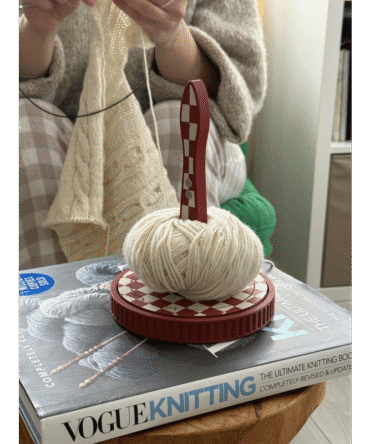The Knitting Box Spin Buddy Szach-mat w szachownicę kolor wiśniowy