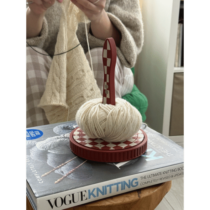 The Knitting Box Spin Buddy Szach-mat w szachownicę kolor wiśniowy