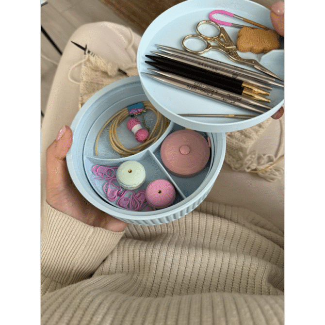 The Knitting Box Macaron Knitting Stuff Organizer organizer na akcesoria dziewiarskie kolor niebieski pudrowy