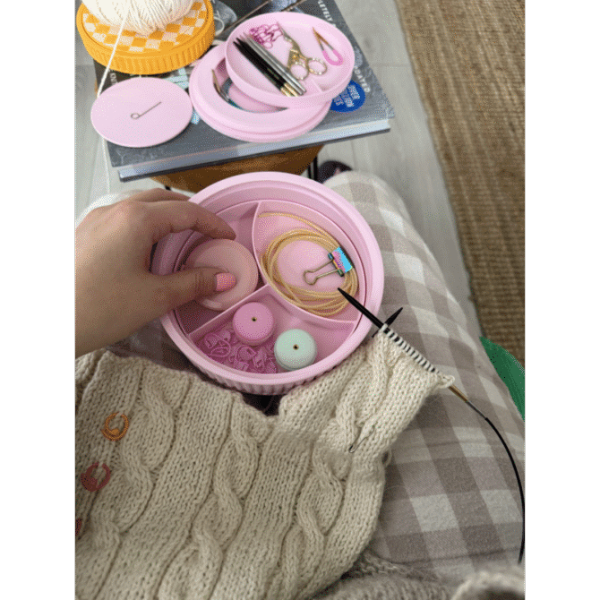 The Knitting Box Macaron Knitting Stuff Organizer organizer na akcesoria dziewiarskie kolor wata cukrowa