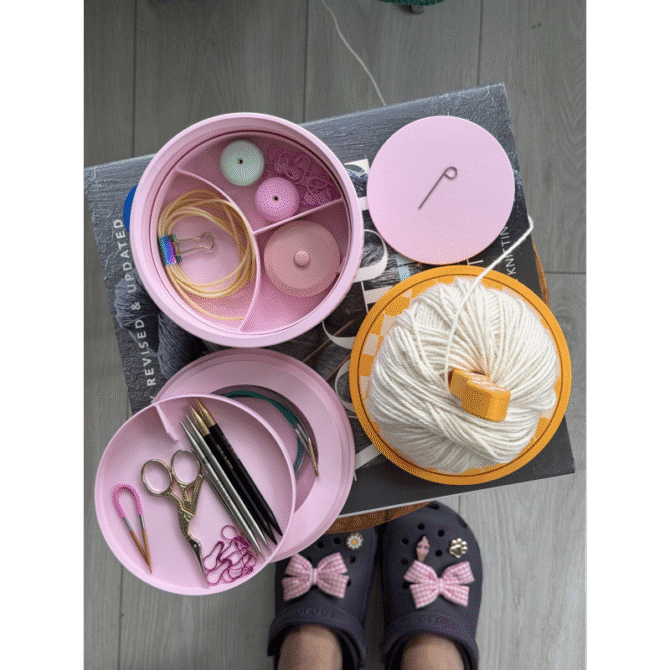 The Knitting Box Macaron Knitting Stuff Organizer organizer na akcesoria dziewiarskie kolor wata cukrowa