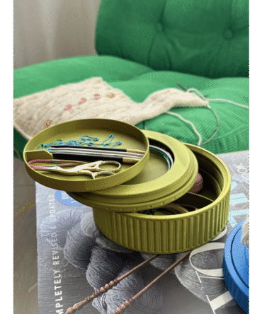 The Knitting Box Macaron Knitting Stuff Organizer organizer na akcesoria dziewiarskie kolor żuk