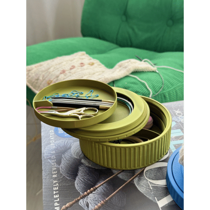 The Knitting Box Macaron Knitting Stuff Organizer organizer na akcesoria dziewiarskie kolor żuk