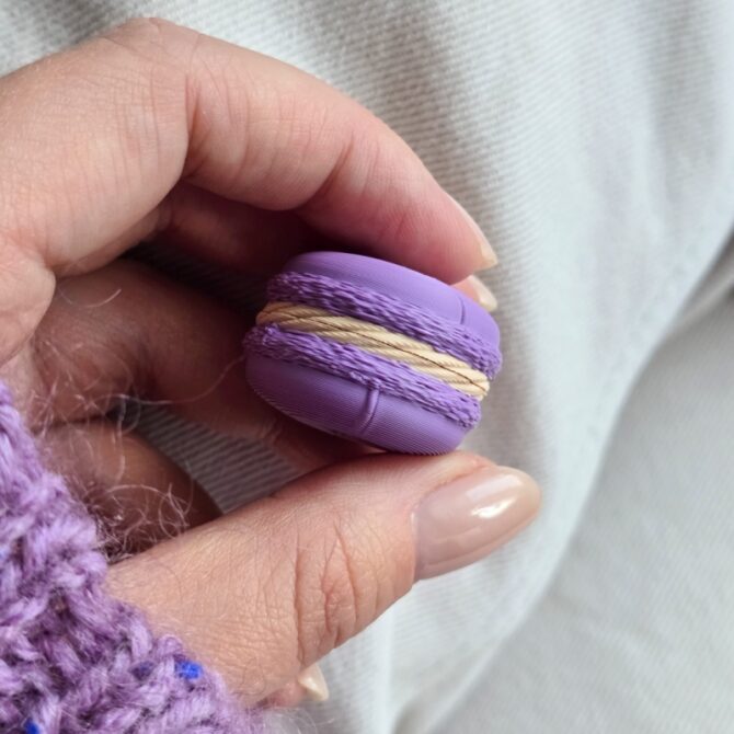 The Knitting Box magnetyczna zakrętka do żyłek makaronik kolor lawenda