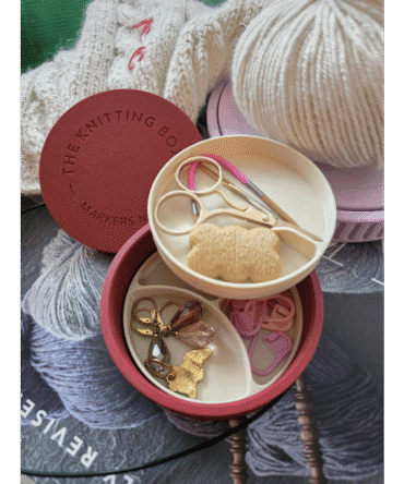 The Knitting Box Macaron Mini Knitting Stuff Organizer organizer na akcesoria dziewiarskie kolor wiśnia