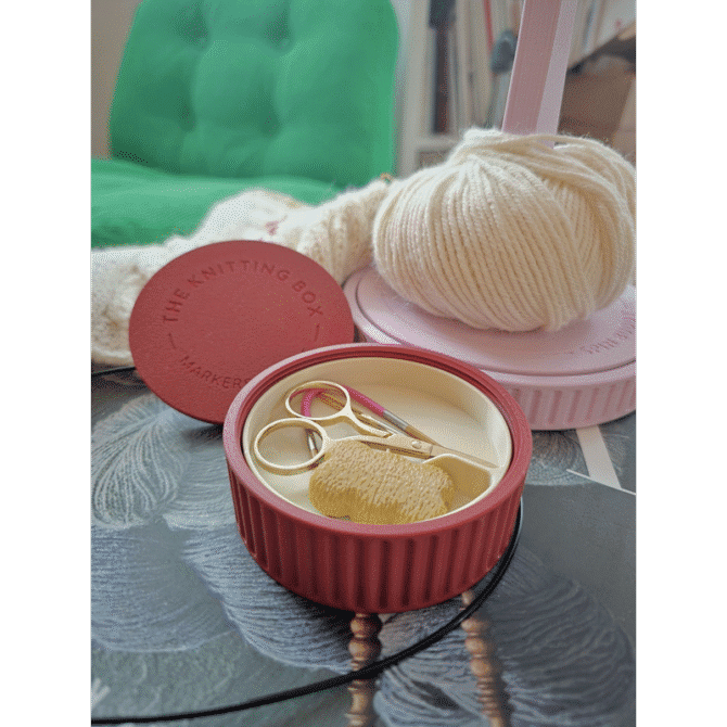 The Knitting Box Macaron Mini Knitting Stuff Organizer organizer na akcesoria dziewiarskie kolor wiśnia