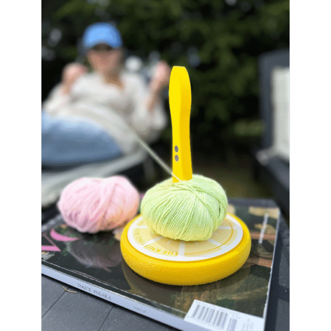 The Knitting Box Spin Buddy Lime Slice odwijak na włóczkę