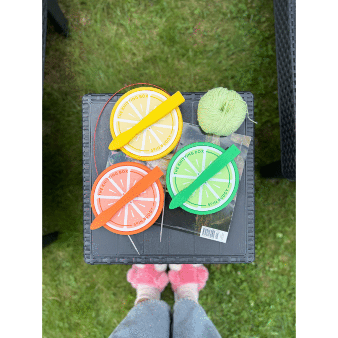 The Knitting Box Spin Buddy Lime Slice odwijak na włóczkę