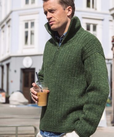 Wzór na druty z włóczką Tynn Peer Gynt Sandnes Garn Tarjei Sweater 25-04