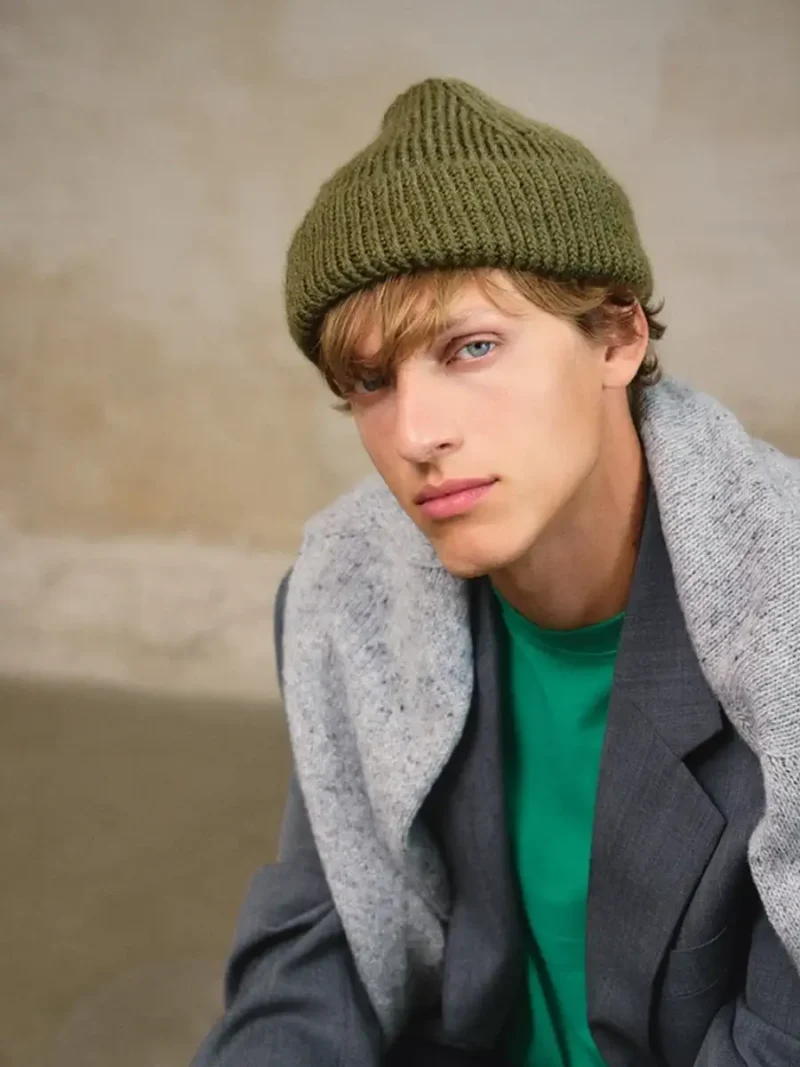 Charlie Beanie 2412-03 wzór na druty z włóczką