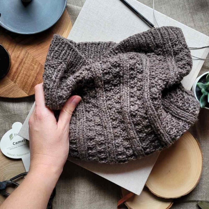 Domino Cowl wzór z włóczką