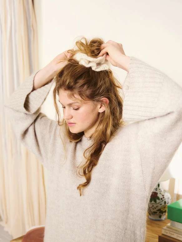 Fleur Scrunchie 2502-11 zestaw wzór na druty z włóczką