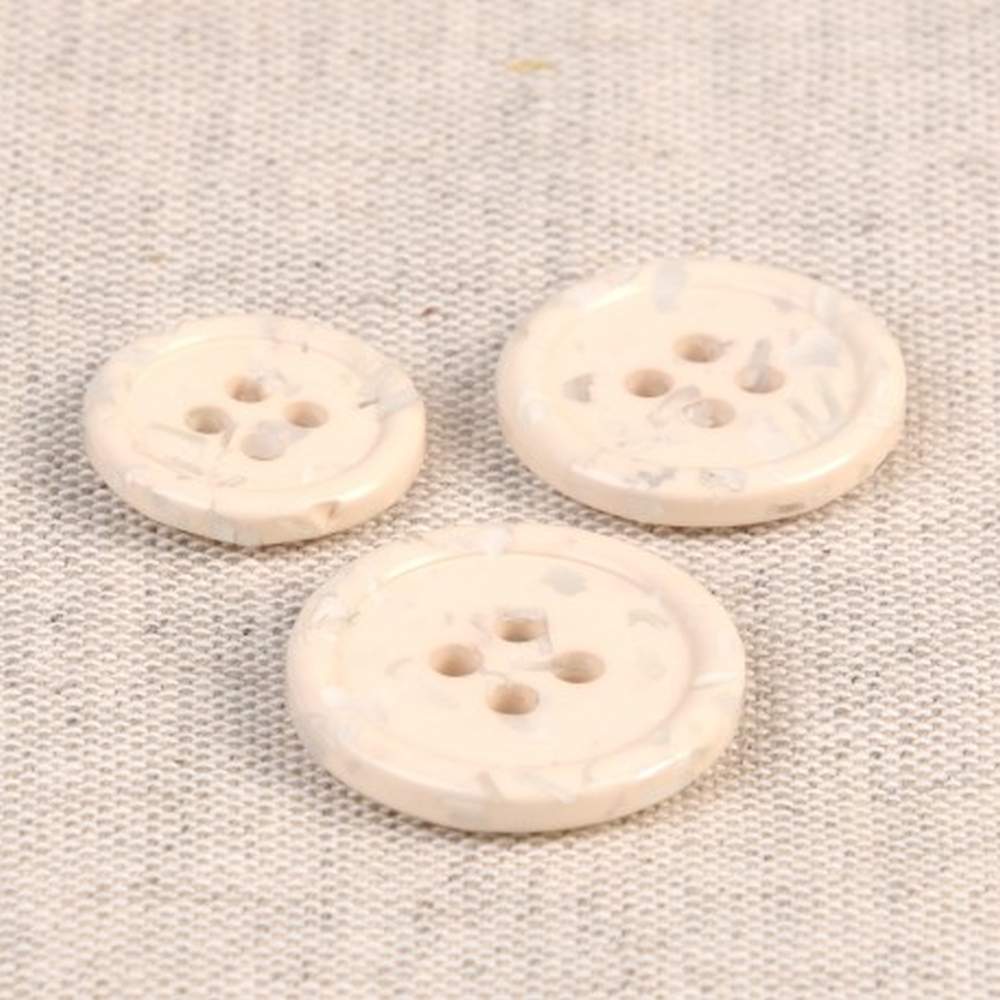 Guziki z recyklingowanych butelek 1 szt.