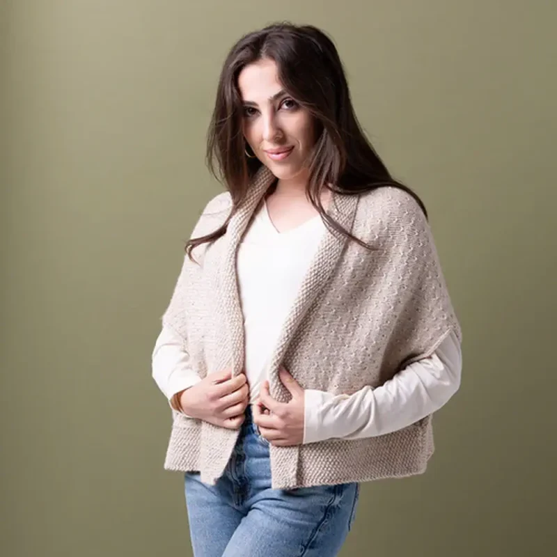 Ponczo DOTTED CAPE wzór na druty z włóczką