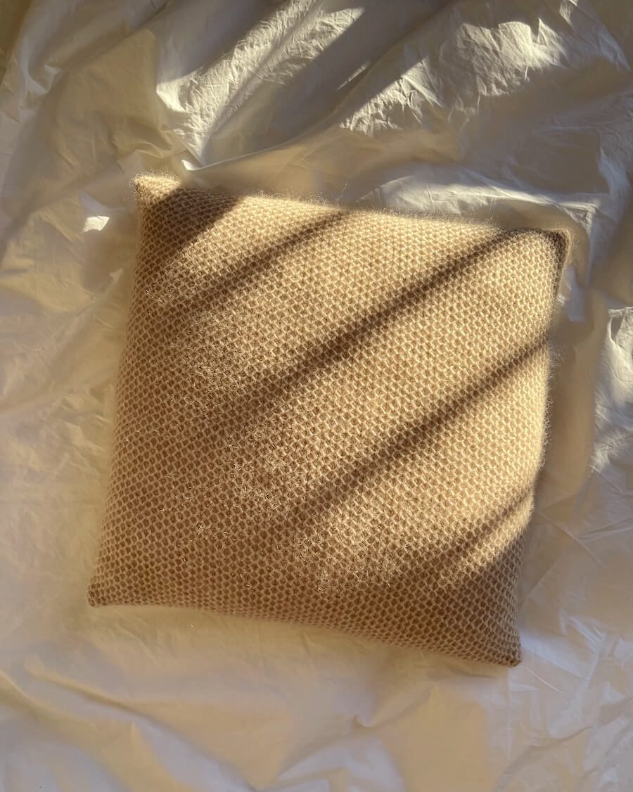 PetiteKnit Honey Pillow wzór dziewiarski