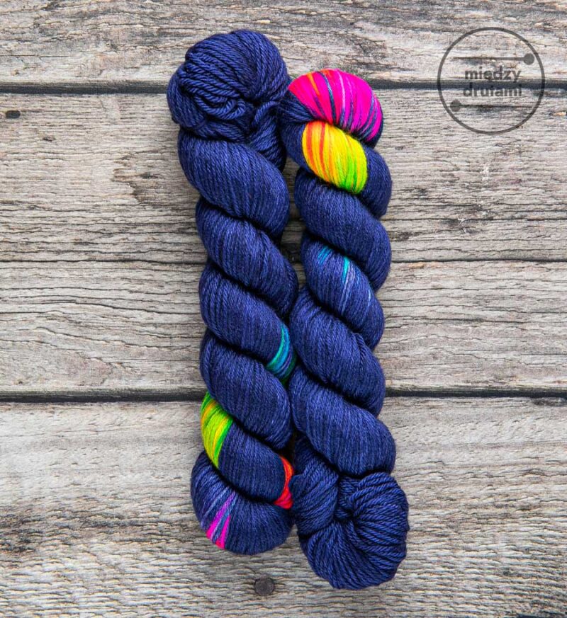 SHORT Rainbow Comfy DK