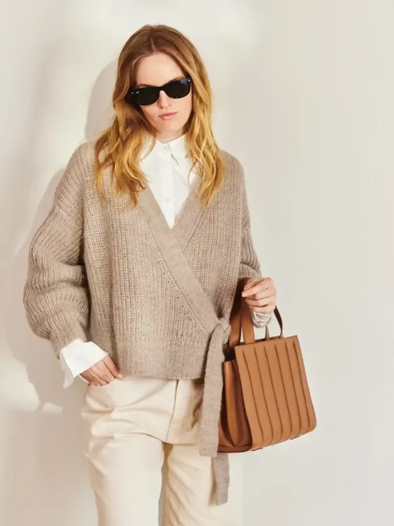 Lumen Cardigan 2409-04 wzór na druty z włóczką