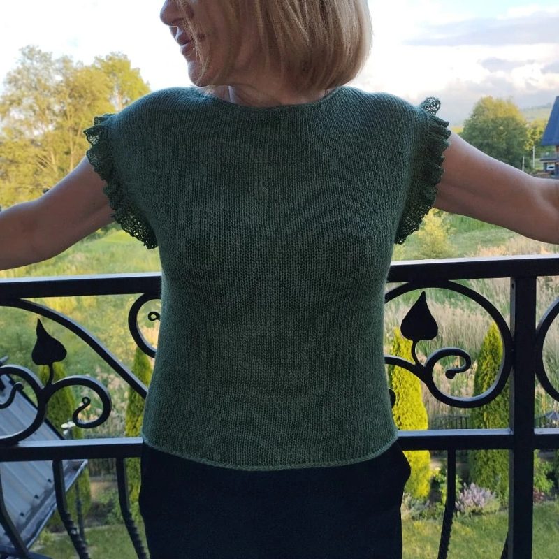 Bluzka Forest wzór na druty z włóczką Trio 1 i Trio 2 marki Isager