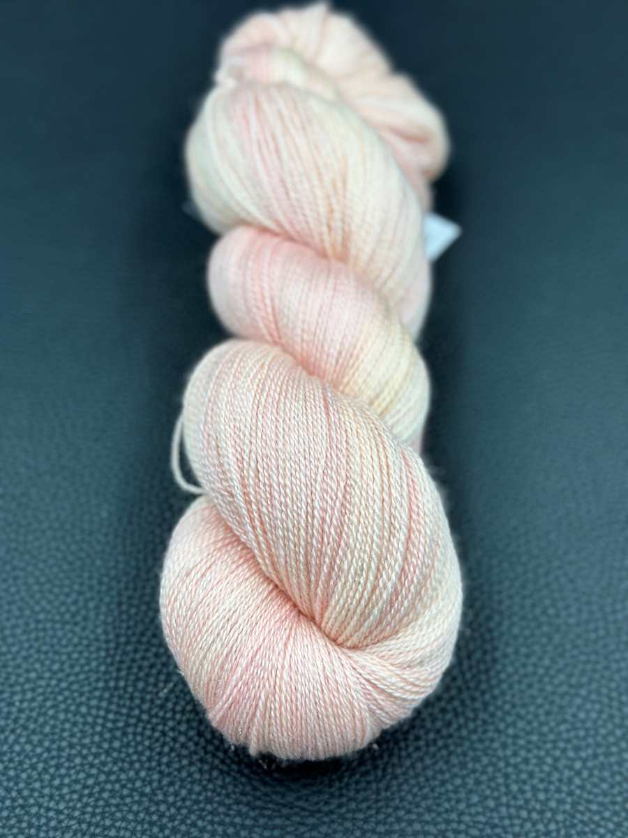 Włóczka Diamonds Lux Lace Woollala