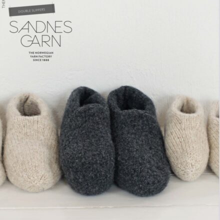 Kapcie DOUBLE SLIPPERS wzór z włóczką