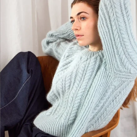 Kaja Sweater 2403-10 wzór na druty z włóczką