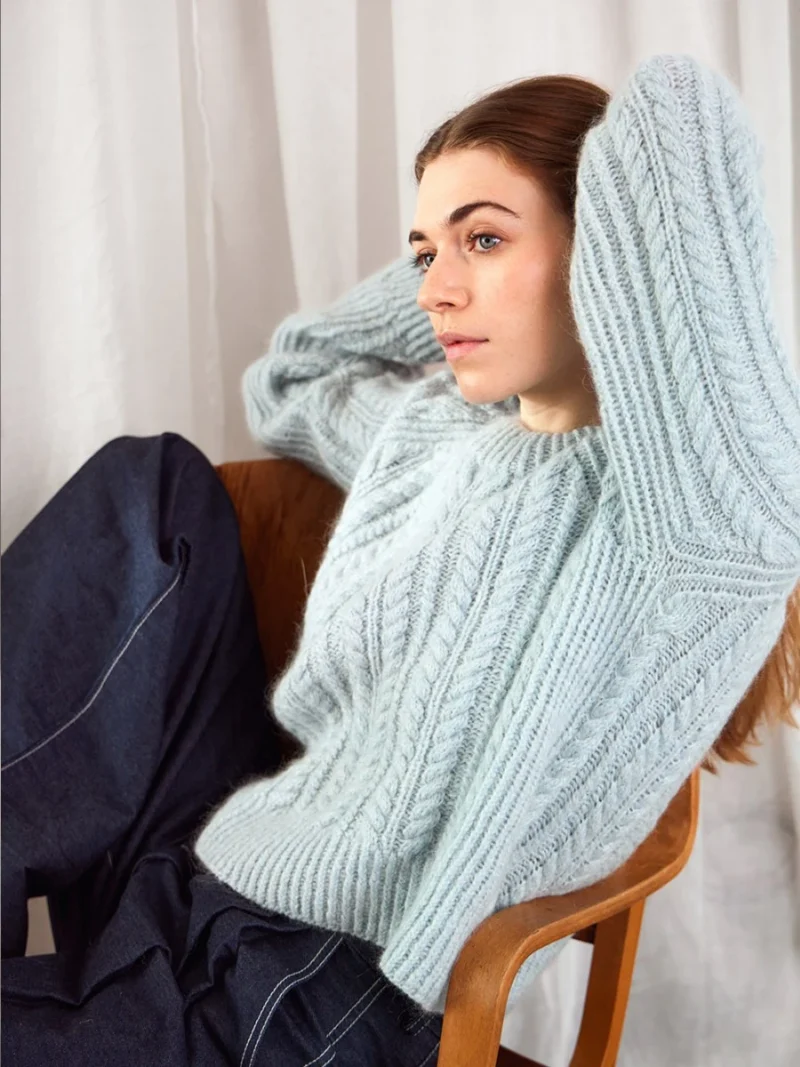 Kaja Sweater 2403-10 wzór na druty z włóczką