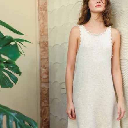 Linnea Dress 2404-01 wzór z włóczką