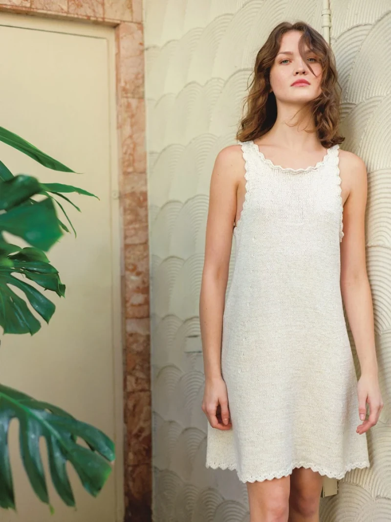 Linnea Dress 2404-01 wzór z włóczką