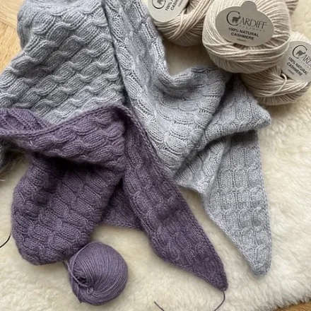 Szal Cozybiella wzór na druty z włóczką Cashmere Classic Cardiff