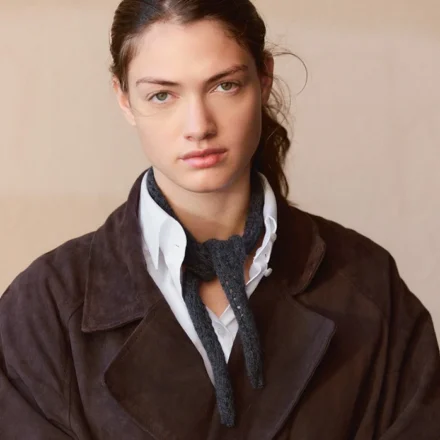 Lacey Scarf 2508-02 Sandnes Garn wzór na druty z włóćzką