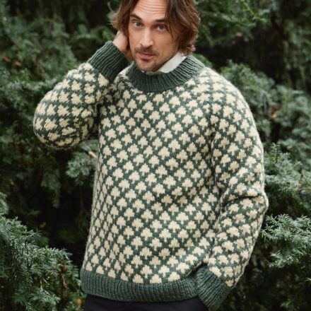 Zestaw wzór na druty z włóczką Fritidsgarn marki Sandnes Garn Christmas Tree Sweater 2511-03